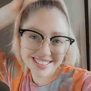 Meet your Posher, Caitlyn